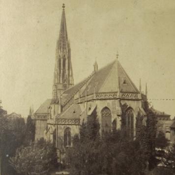 Die Peterskirche im Vergleich zum Neubau der Universitätsbibliothek um 1900